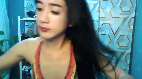 yumi_18 online show from November 29, 6:00 pm