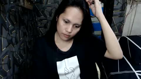 Snapshot of yumi_white chatting on March 31, 2:13 am yumi online show from March 31, 2:13 am