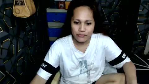 Snapshot of yumi_white chatting on June 11, 12:32 am yumi online show from June 11, 12:32 am