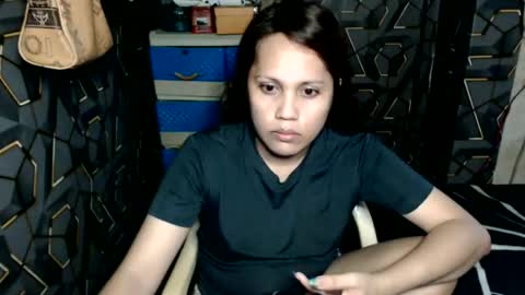 Snapshot of yumi_white chatting on June 15, 10:06 am yumi online show from June 15, 10:06 am