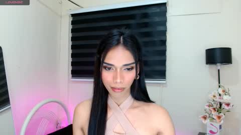 yumieholly online show from September 26, 4:33 pm