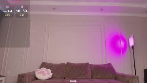 Yumi online show from February 21, 7:15 pm