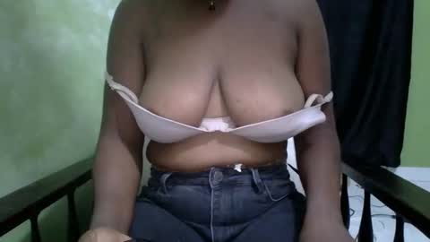 Snapshot of yummychocolate_2 chatting on September 24, 3:37 pm YUMMY online show from September 24, 3:37 pm