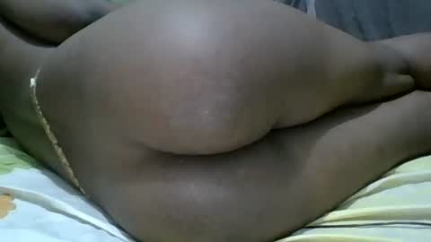 Snapshot of yummychocolate_2 chatting on October 7, 1:47 am YUMMY online show from October 7, 1:47 am