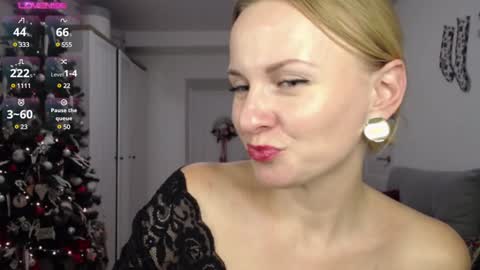 Snapshot of yummylilya chatting on December 6, 8:40 pm Lillya online show from December 6, 8:40 pm