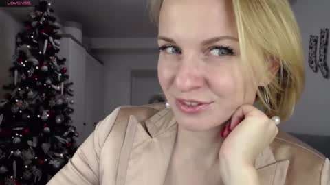 Snapshot of yummylilya chatting on December 27, 5:48 pm Lillya online show from December 27, 5:48 pm