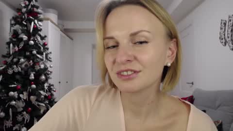 Snapshot of yummylilya chatting on January 5, 7:28 pm Lillya online show from January 5, 7:28 pm