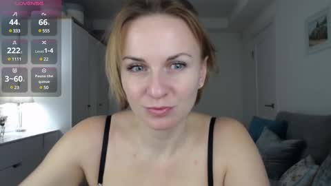 Snapshot of yummylilya chatting on March 3, 10:06 am Lillya online show from March 3, 10:06 am