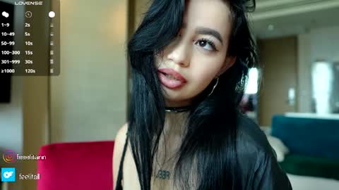 Snapshot of yuna_leen chatting on June 15, 5:20 am yuna_leen online show from June 15, 5:20 am