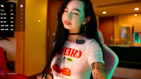 Snapshot of yuna_leen chatting on July 8, 11:37 am yuna_leen online show from July 8, 11:37 am