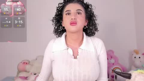 yunahott_ online show from May 17, 4:32 am