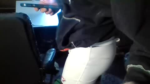 Snapshot of yungstallion10 chatting on December 23, 4:54 am Fire 0range kush online show from December 23, 4:54 am