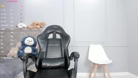 yunleah online show from November 7, 1:22 pm