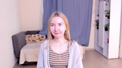 Snapshot of yuricazel chatting on November 6, 7:31 am Alesia online show from November 6, 7:31 am