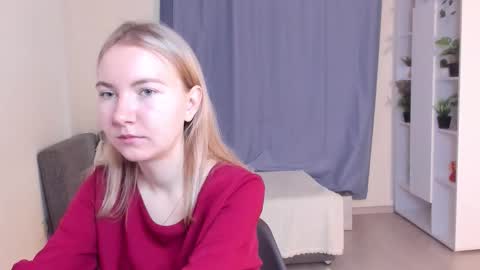 Snapshot of yuricazel chatting on November 7, 7:19 am Alesia online show from November 7, 7:19 am