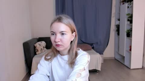 Snapshot of yuricazel chatting on November 10, 7:07 am Alesia online show from November 10, 7:07 am