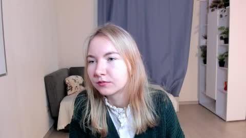 Snapshot of yuricazel chatting on November 11, 7:30 am Alesia online show from November 11, 7:30 am