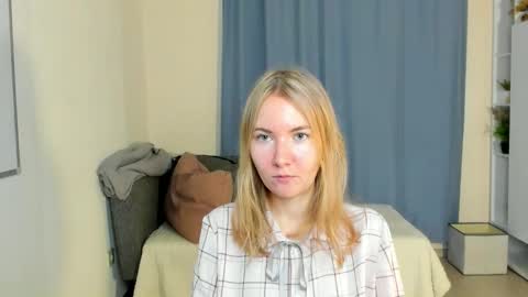 Snapshot of yuricazel chatting on November 14, 7:40 am Alesia online show from November 14, 7:40 am