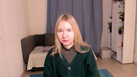 Snapshot of yuricazel chatting on November 17, 7:14 am Alesia online show from November 17, 7:14 am