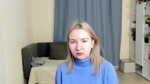 Snapshot of yuricazel chatting on November 19, 7:19 am Alesia online show from November 19, 7:19 am