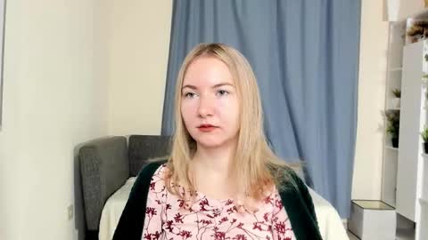 Snapshot of yuricazel chatting on November 24, 7:41 am Alesia online show from November 24, 7:41 am