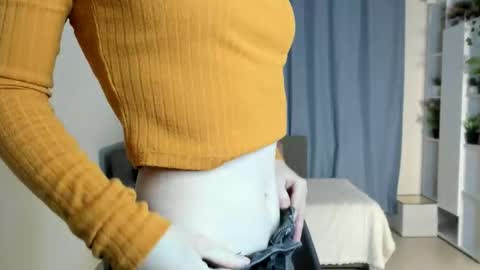 Snapshot of yuricazel chatting on November 27, 7:43 am Alesia online show from November 27, 7:43 am