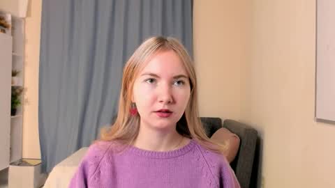 Snapshot of yuricazel chatting on December 1, 8:19 am Alesia online show from December 1, 8:19 am