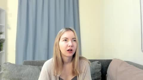 Snapshot of yuricazel chatting on December 15, 8:18 am Alesia online show from December 15, 8:18 am