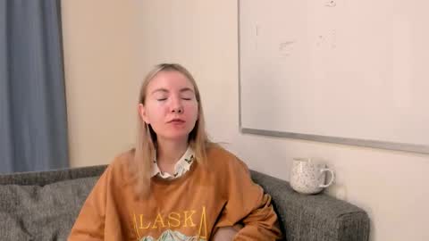 Snapshot of yuricazel chatting on December 18, 8:31 am Alesia online show from December 18, 8:31 am