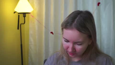 Snapshot of yuricazel chatting on February 11, 7:24 am Alesia online show from February 11, 7:24 am