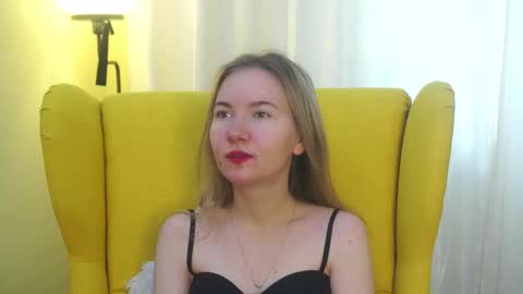 Snapshot of yuricazel chatting on March 17, 7:01 am Alesia online show from March 17, 7:01 am