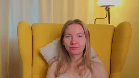 Snapshot of yuricazel chatting on March 25, 6:52 am Alesia online show from March 25, 6:52 am