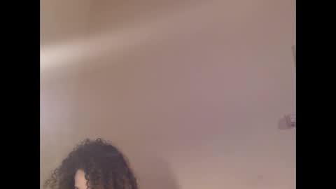 yusraxdamian online show from February 7, 1:37 pm