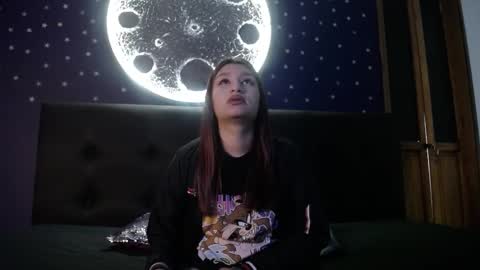 YUYIS online show from December 22, 11:51 am