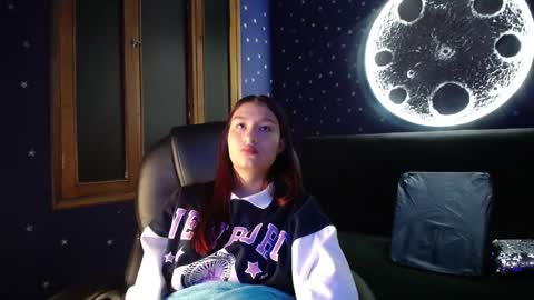 YUYIS online show from February 5, 11:37 am