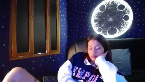 YUYIS online show from February 6, 1:14 pm