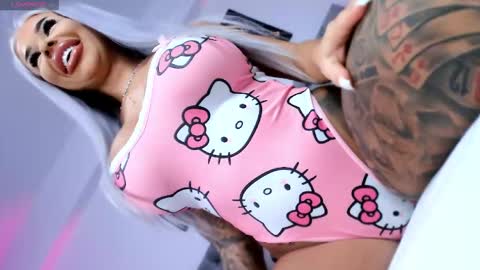 Snapshot of yviann chatting on October 2, 8:38 pm YviAnn online show from October 2, 8:38 pm