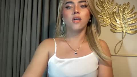 Snapshot of yvonne_guidotti chatting on December 3, 6:48 am Miss Cali online show from December 3, 6:48 am