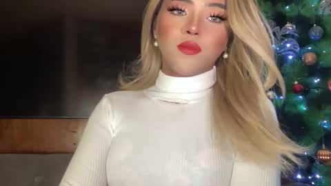 Snapshot of yvonne_guidotti chatting on December 15, 8:15 pm Miss Cali online show from December 15, 8:15 pm