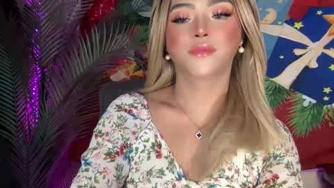 Snapshot of yvonne_guidotti chatting on December 27, 7:35 pm Miss Cali online show from December 27, 7:35 pm
