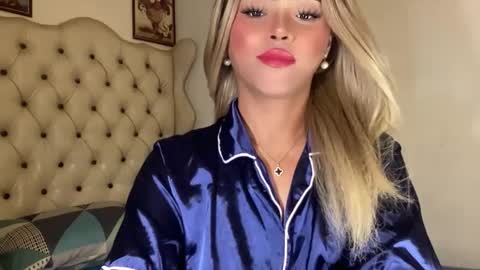 Snapshot of yvonne_guidotti chatting on January 6, 5:30 am Miss Cali online show from January 6, 5:30 am