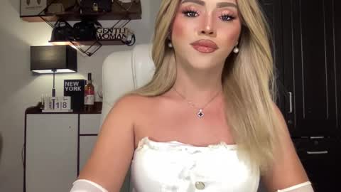 Snapshot of yvonne_guidotti chatting on January 19, 2:06 pm Miss Cali online show from January 19, 2:06 pm