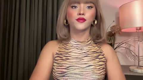 Snapshot of yvonne_guidotti chatting on February 2, 3:43 am Miss Cali online show from February 2, 3:43 am