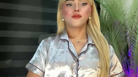 Snapshot of yvonne_guidotti chatting on February 15, 5:30 am Miss Cali online show from February 15, 5:30 am