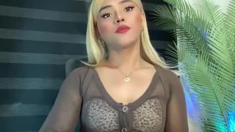 Snapshot of yvonne_guidotti chatting on February 17, 4:42 am Miss Cali online show from February 17, 4:42 am
