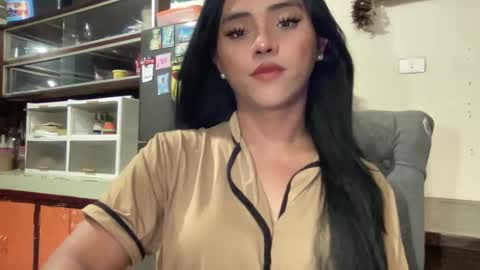 Snapshot of yvonne_guidotti chatting on February 17, 4:04 pm Miss Cali online show from February 17, 4:04 pm