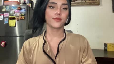 Snapshot of yvonne_guidotti chatting on February 17, 7:21 pm Miss Cali online show from February 17, 7:21 pm
