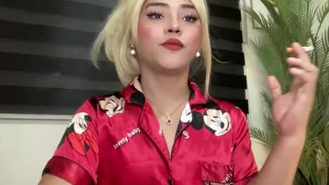 Snapshot of yvonne_guidotti chatting on March 2, 7:32 am Miss Cali online show from March 2, 7:32 am