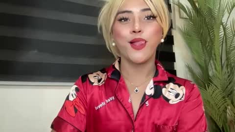 Snapshot of yvonne_guidotti chatting on March 2, 10:35 am Miss Cali online show from March 2, 10:35 am