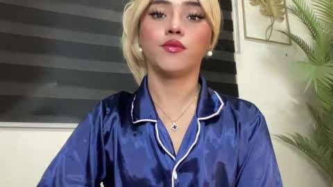 Snapshot of yvonne_guidotti chatting on March 6, 8:52 am Miss Cali online show from March 6, 8:52 am